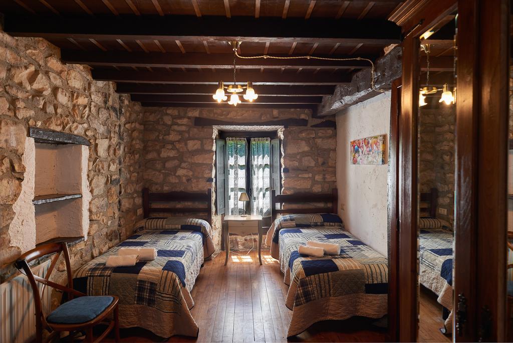Гостевой дом Casas Rurales La Tahona De Besnes Альес Экстерьер фото